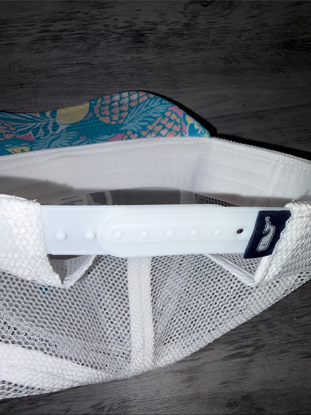 Vineyard Vines Men’s Hat and Chappy Trunks New without tags - Picture 8 of 8